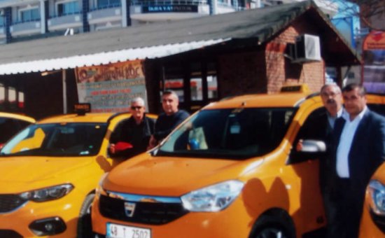 سيارات الأجرة وخدمات النقل إلى مطار دالامان